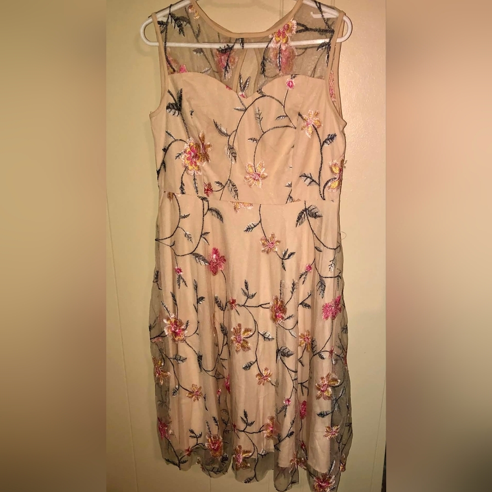 Elegant Floral Embroidered Midi Dress
